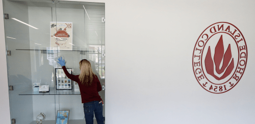 women cleaning